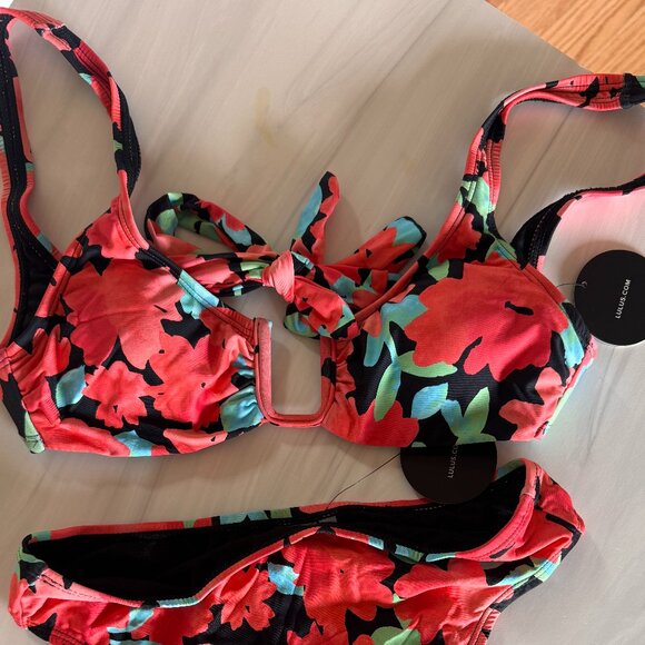 NWT 🌺 Lulus Catch Some Waves Black Multi Notched Bikini Top - Picture 3 of 3